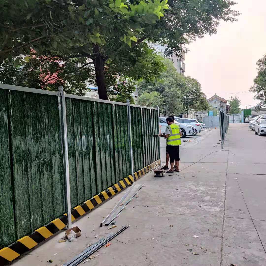 洛阳市老城区小石桥后街彩钢围挡-amjs澳金沙门线路首页实业洛阳围挡厂家