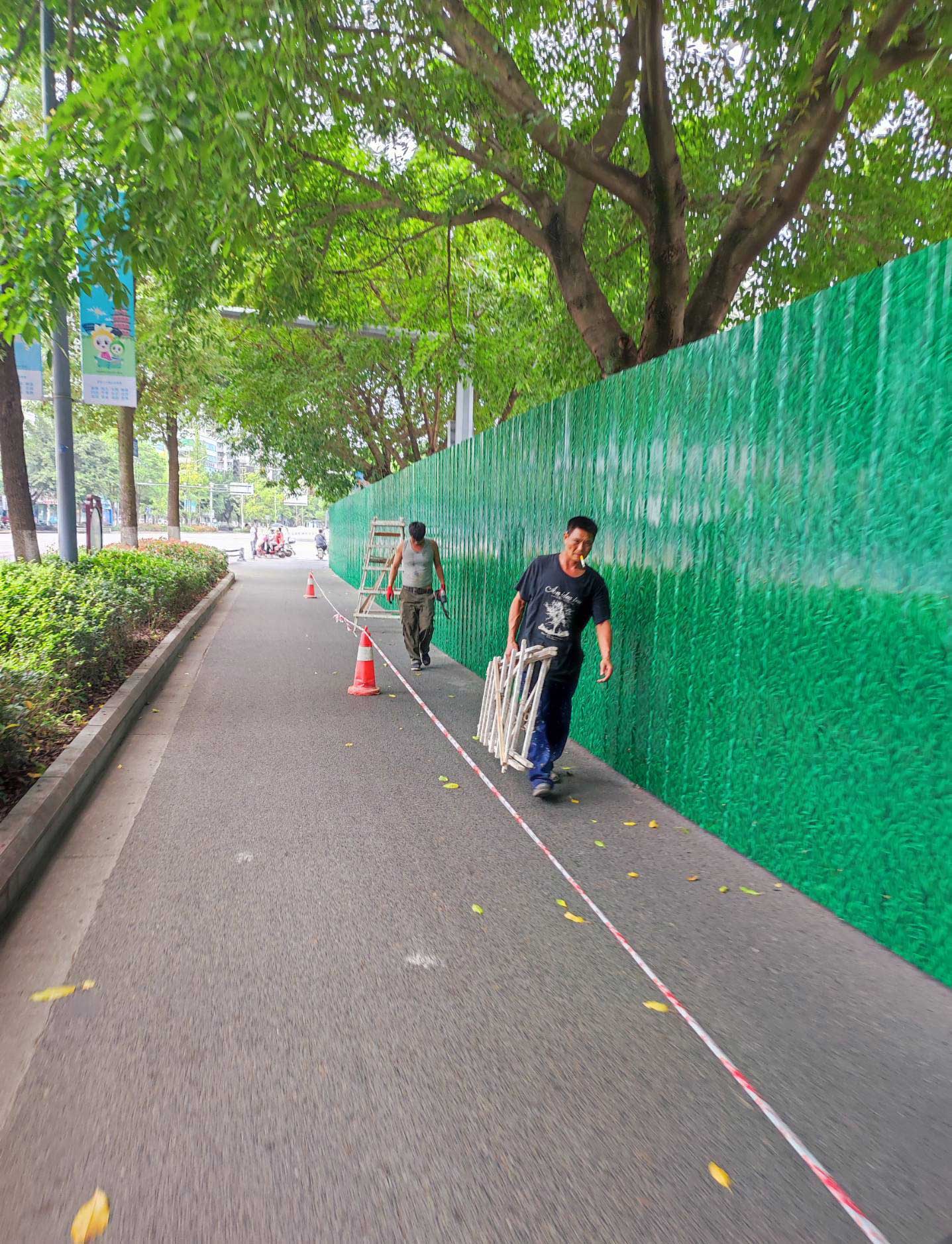 栾川君山西路蹊径加宽打围彩钢围挡装置施工案例-amjs澳金沙门线路首页实业洛阳围挡厂家