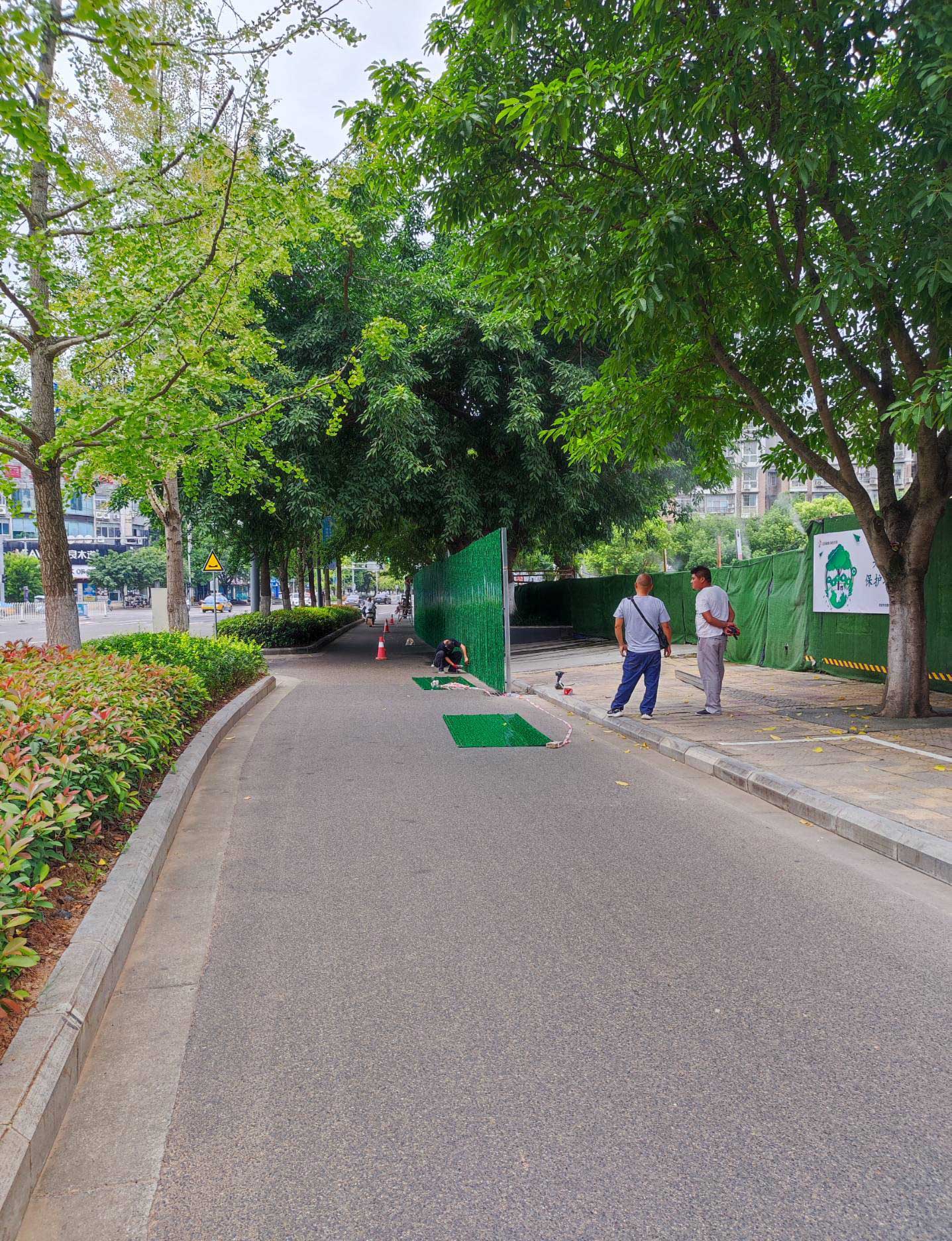 栾川君山西路蹊径加宽打围彩钢围挡装置施工案例-amjs澳金沙门线路首页实业洛阳围挡厂家