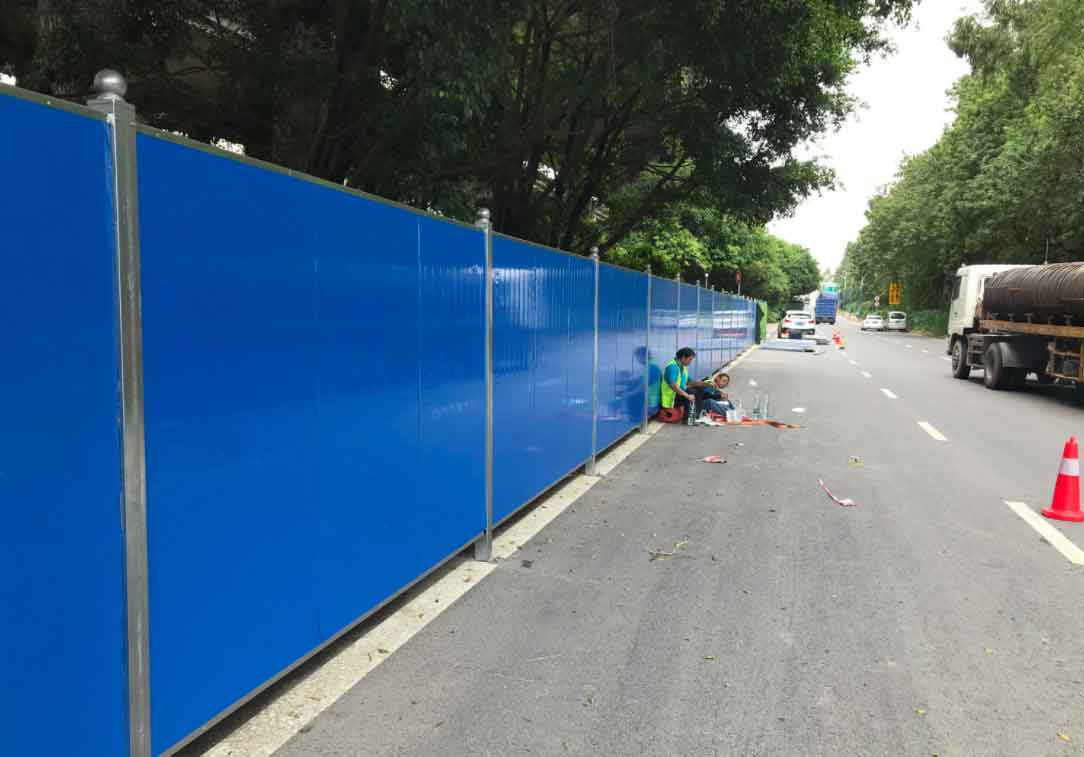 修建泡沫夹心板彩钢围挡-双层彩钢夹心泡沫板围挡-amjs澳金沙门线路首页-amjs澳金沙门线路首页实业洛阳围挡厂家