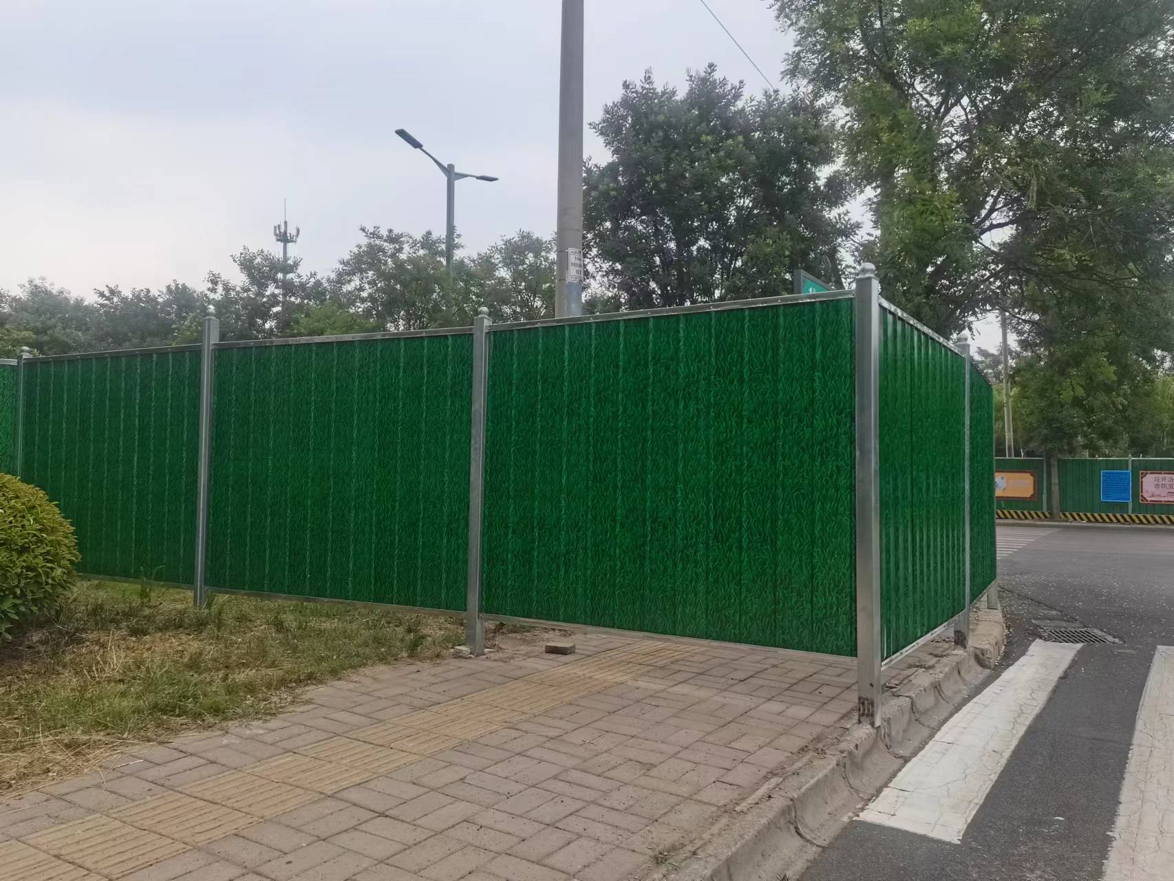 洛阳市滨河南路刷新项目施工围挡搭建装置-amjs澳金沙门线路首页实业洛阳围挡厂家