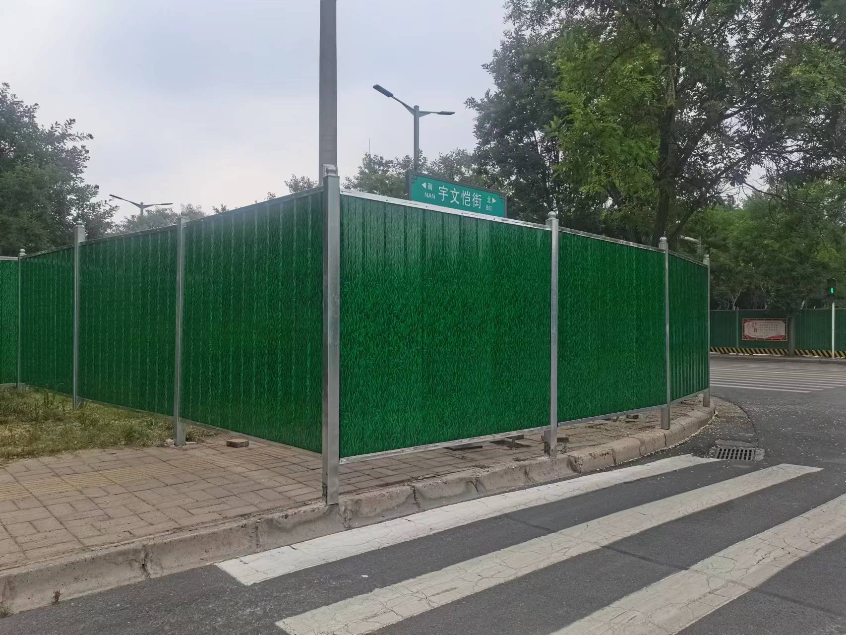洛阳市滨河南路刷新项目施工围挡搭建装置-amjs澳金沙门线路首页实业洛阳围挡厂家