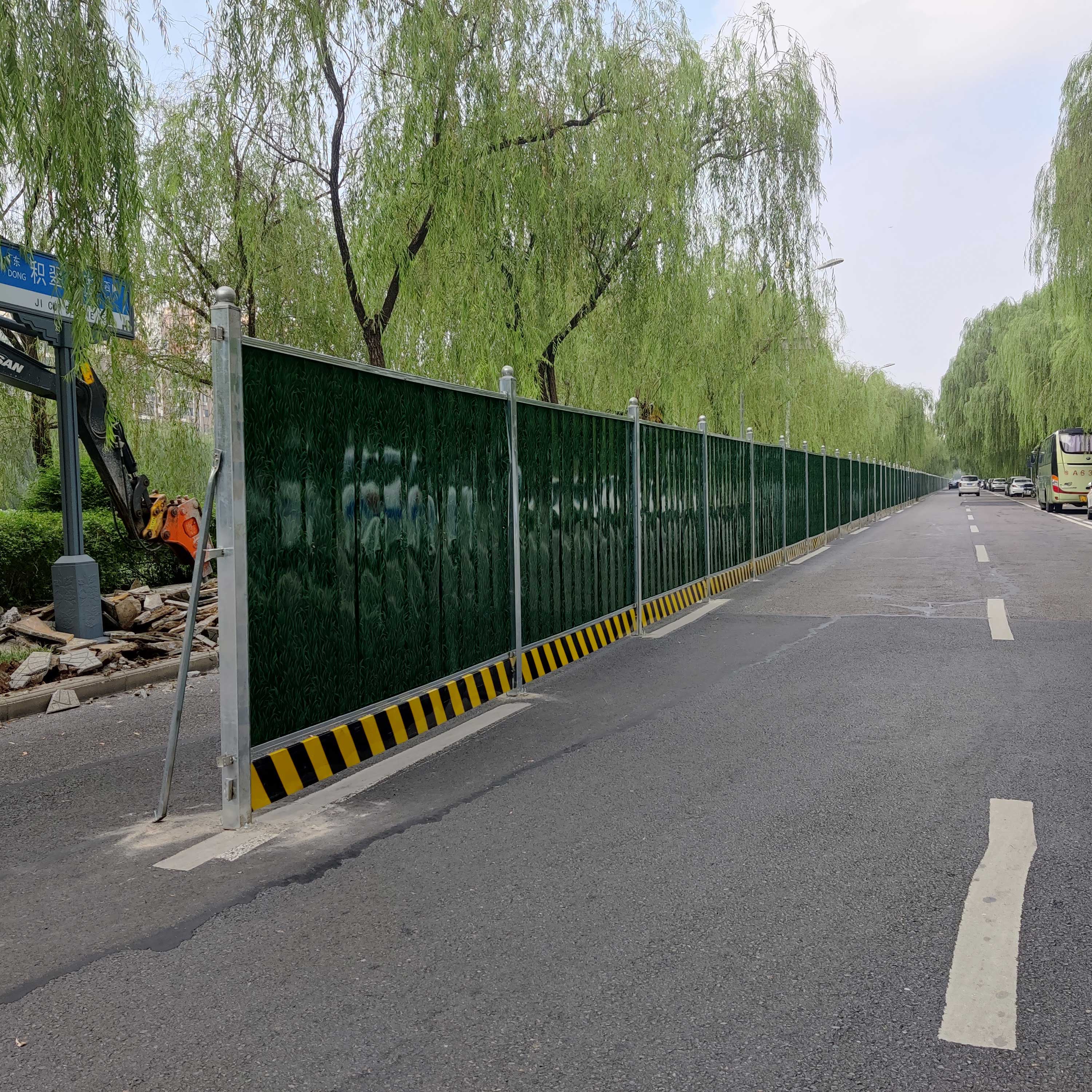 洛阳市洛龙区美茵街人工湖整改项目围挡装置案例-amjs澳金沙门线路首页实业洛阳围挡厂家
